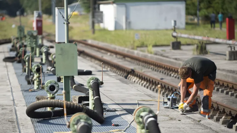 Oprava železniční vlečky v Kraillingu
