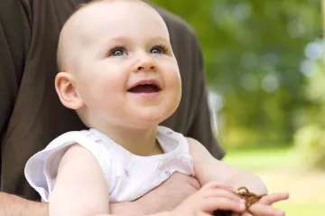 Zájem o otcovskou dovolenou je nižší, než se čekalo. O státní příspěvek žádá zhruba polovina otců