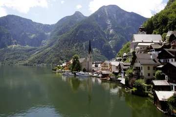 Rakouskému Hallstattu došla trpělivost s přílivem turistů. Zavede jim propustky