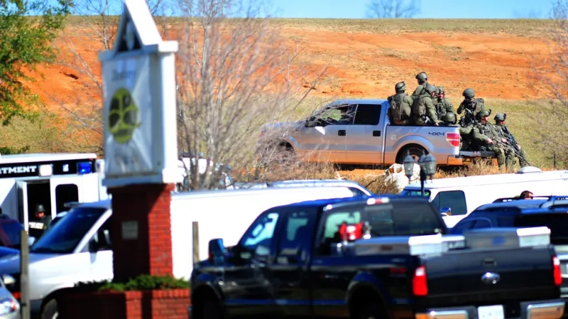 Policie na místě únosu chlapce v Midland City