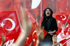 Turci podpořili Erdogana. Referendem mu předali moc nad zemí na Bosporu