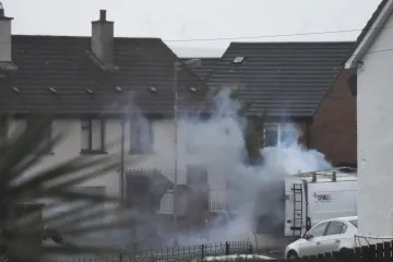 Londonderry je opět v pohotovosti. Útočníci dali do unesených dodávek výbušniny