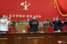 Kim Čong-un byl zvolen generálním tajemníkem vládní strany, symbolicky tak upevnil moc