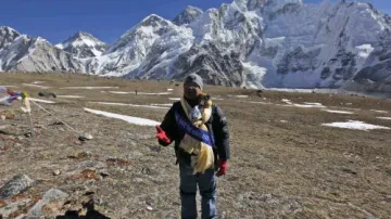 Nepálský premiér pod Mount Everestem