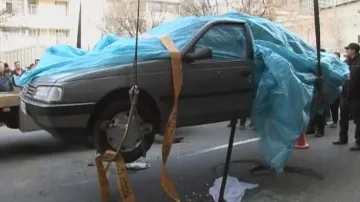 Automobil íránského profesora po výbuchu bomby
