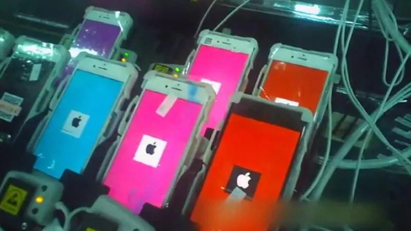 Reportéři BBC prověřovali pracovní podmínky v továrně Applu