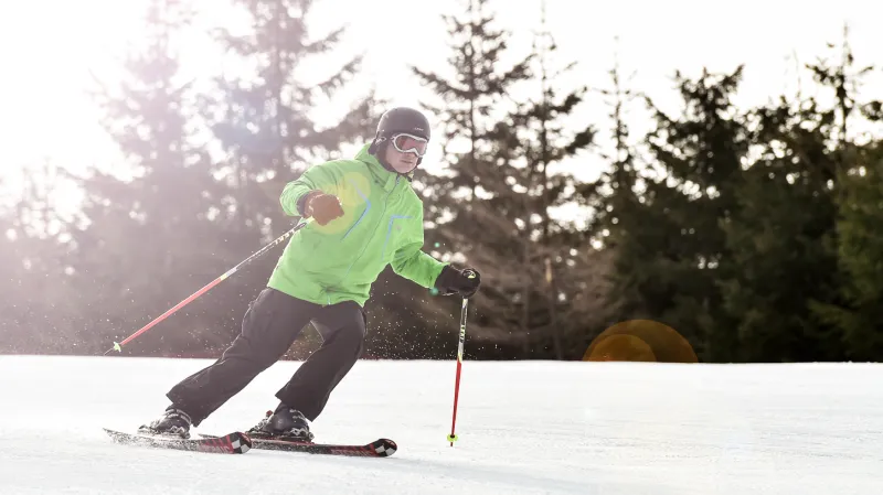 Lyžař v Harrachově - snímek ze 14. 4. 2015