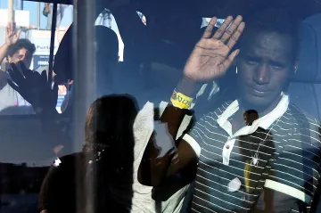 Salvini ustoupil. Na Lampeduse se vylodilo 27 mladistvých migrantů z lodi Open Arms