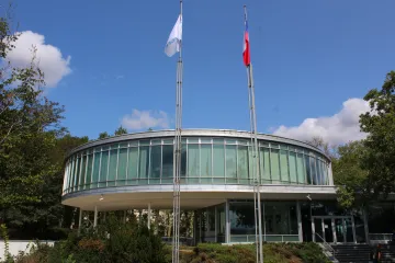 Expo 58 se na pražské Letné otevírá veřejnosti. Uvnitř plánuje výstavy, na terase koncerty