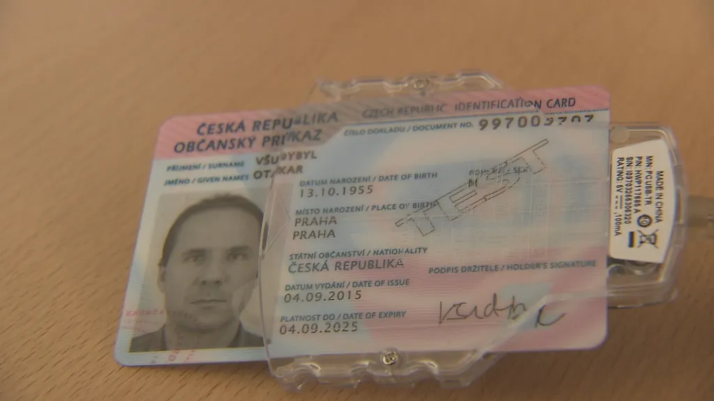 Občanský průkaz s čipem a čtečkou