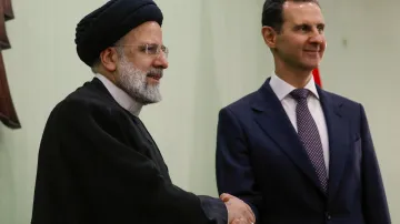 Prezident Íránu Ebráhím Raísí a Bašár Asad během schůzky v Sýrii v květnu 2023