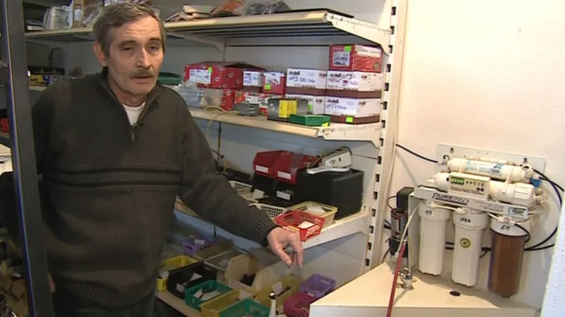 Vladimír Bracek se svým filtrem na vodu