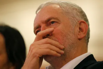 Britský tisk stále žije aférou Corbyna. StB musela věřit, že je komunistický sympatizant, říká exšéf MI6
