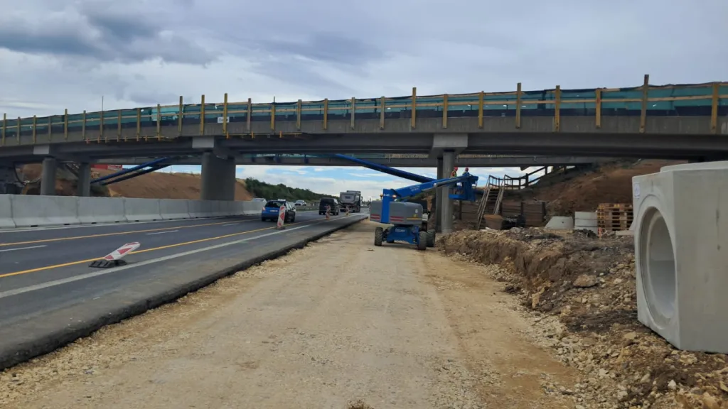 Lávka na dálnici D7