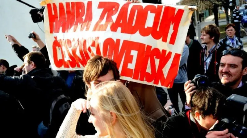 "Falešné a prázdné nerozloučení"