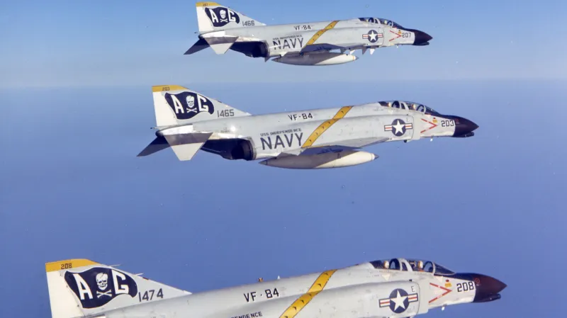 F-4 Phantom II v tomto případě v barvách amerického námořnictva
