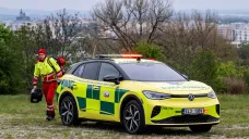 Zdravotnická záchranná služba Královéhradeckého kraje představila nový elektromobil