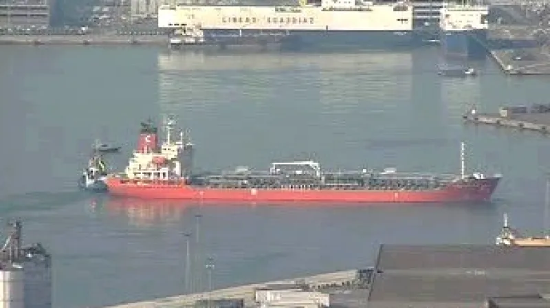 Tanker přiváží vodu do španělských oblastí sužovaných rekordním suchem.