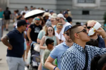 Tropy budou v Česku panovat i o víkendu, v neděli se přidají bouřky