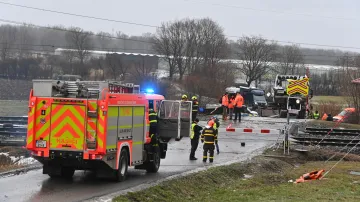 Nehoda vlaku a nákladního auta v Dolní Lutyni na Karvinsku v lednu 2024
