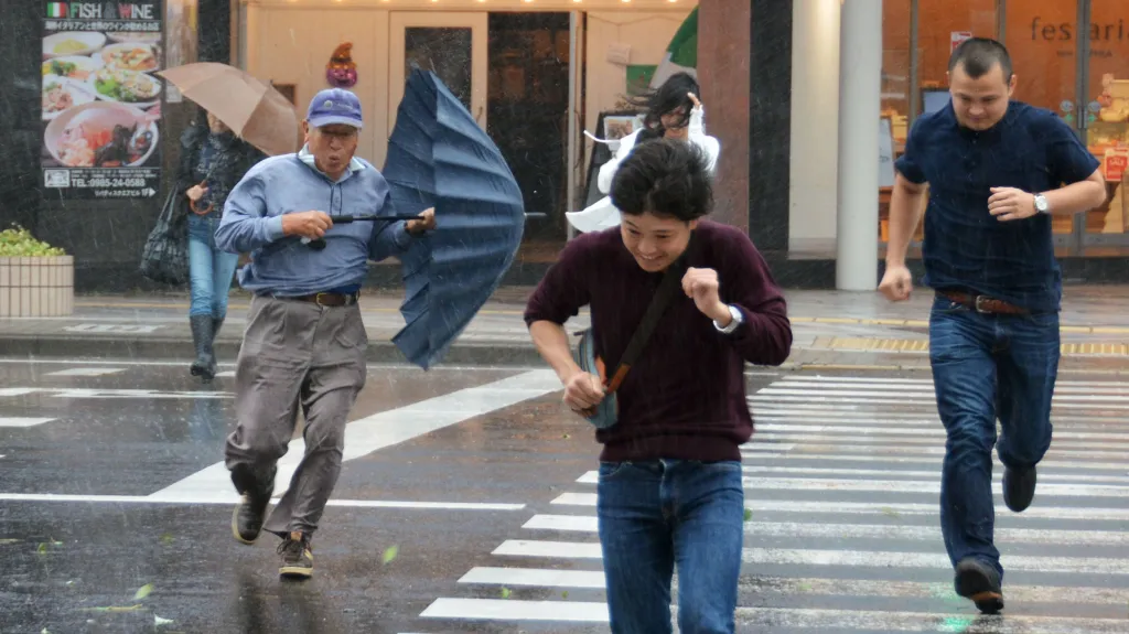 Tajfun Phanfone se blíží k Japonsku (na snímku město Miyazaki)