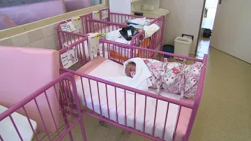 Dítě z babyboxu v nemocnici