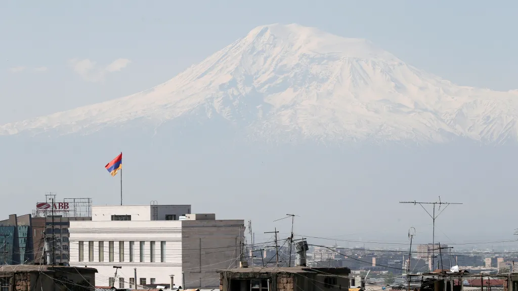Hora Ararat tyčící se nad Jerevanem