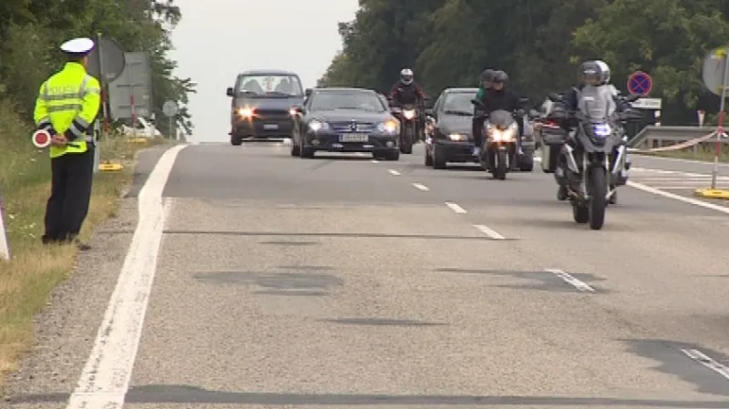Na dopravu dohlížely stovky policistů