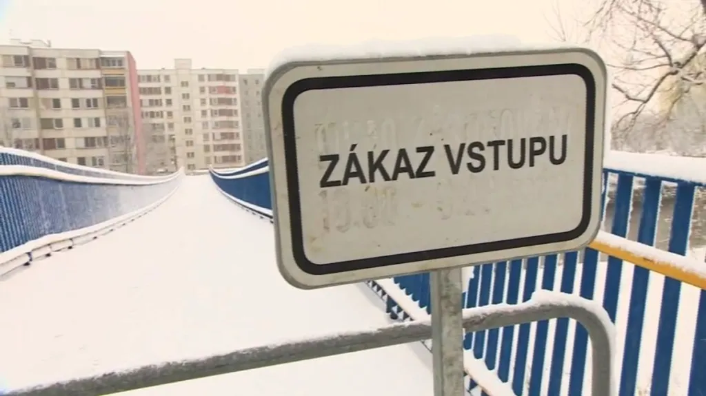 Písek uzavřel lávku přes Otavu