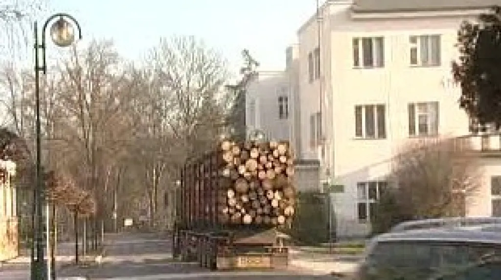 Kamion v Lázních Bělohrad