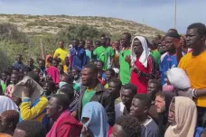 Z italské Lampedusy míří do Francie stále více migrantů, města u hranic mají obavy