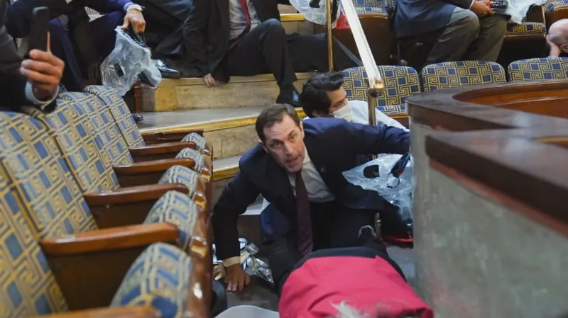 Jason Crow při útoku na Kapitol