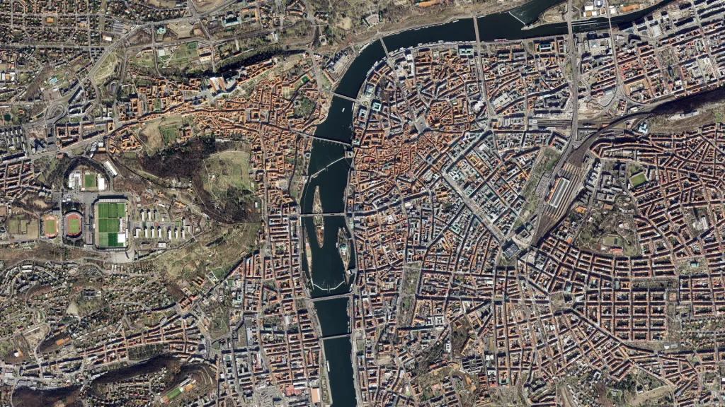 Praha na satelitní mapě, ilustrační foto