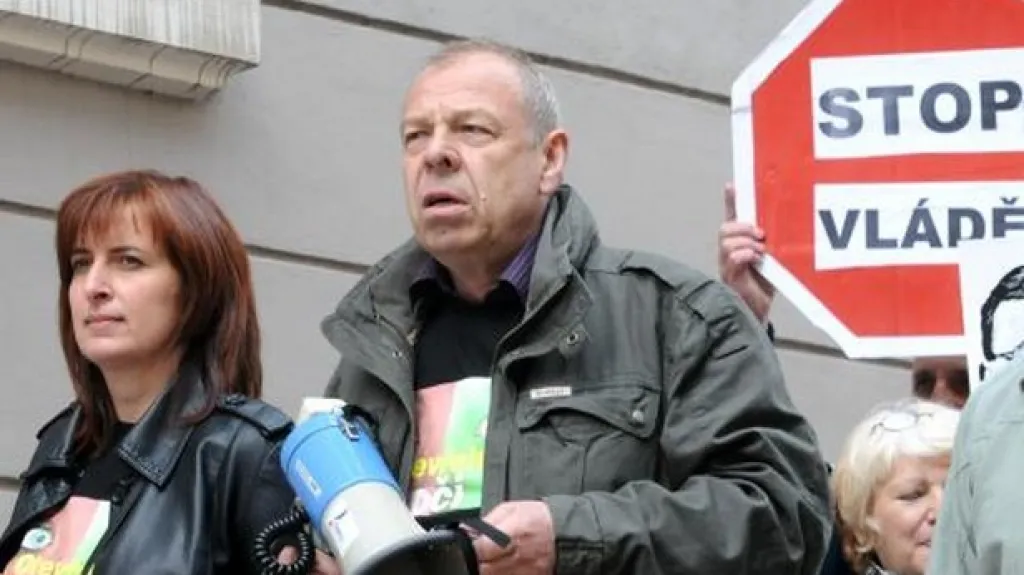 Jaroslav Zavadil na protivládní demonstraci