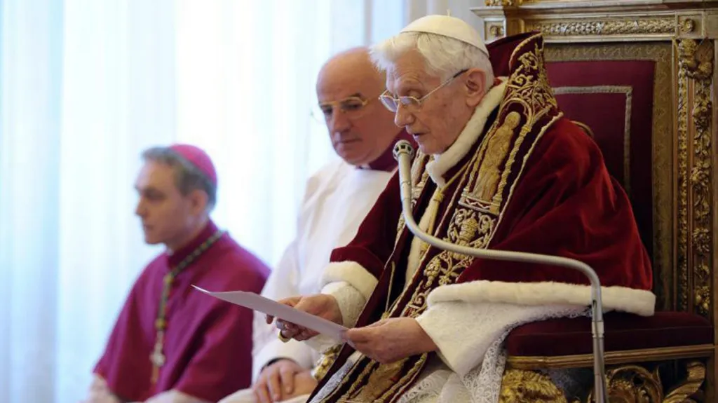 Papež Benedikt XVI. oznamuje svou rezignaci
