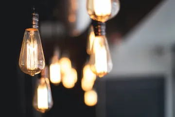 Za energie si připlatí až 367 tisíc domácností a podnikatelů. Mají omezený čas na řešení