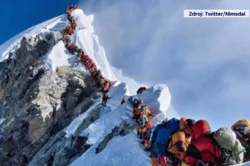 Smutné jubileum. Nepál slaví výročí prvního zdolání Everestu a zároveň oplakává jeho nové oběti