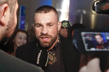 Policie obvinila tři lidi kvůli drogové činnosti, dle médií i Vémolu