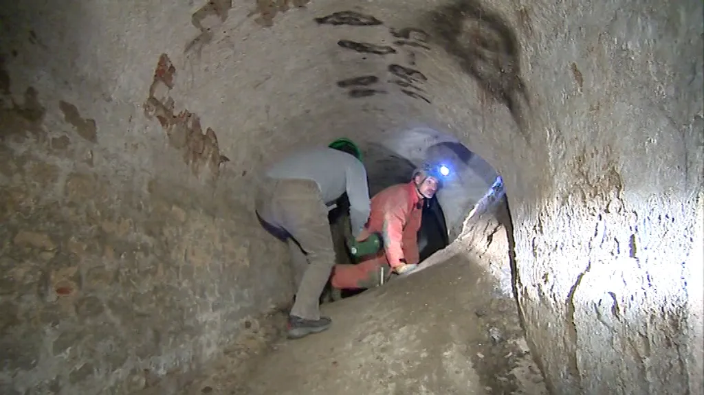 Chodby pod Smetanovými sady jsou místy nebezpečné