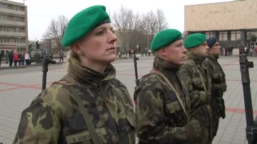 V české armádě je 14 procent žen