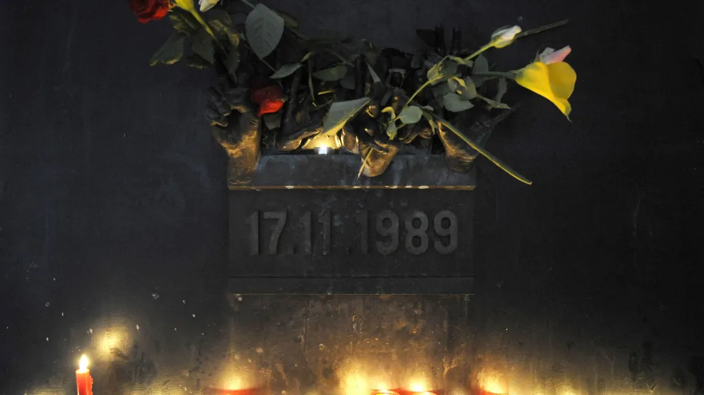 Památník 17. listopadu 1989 na Národní třídě