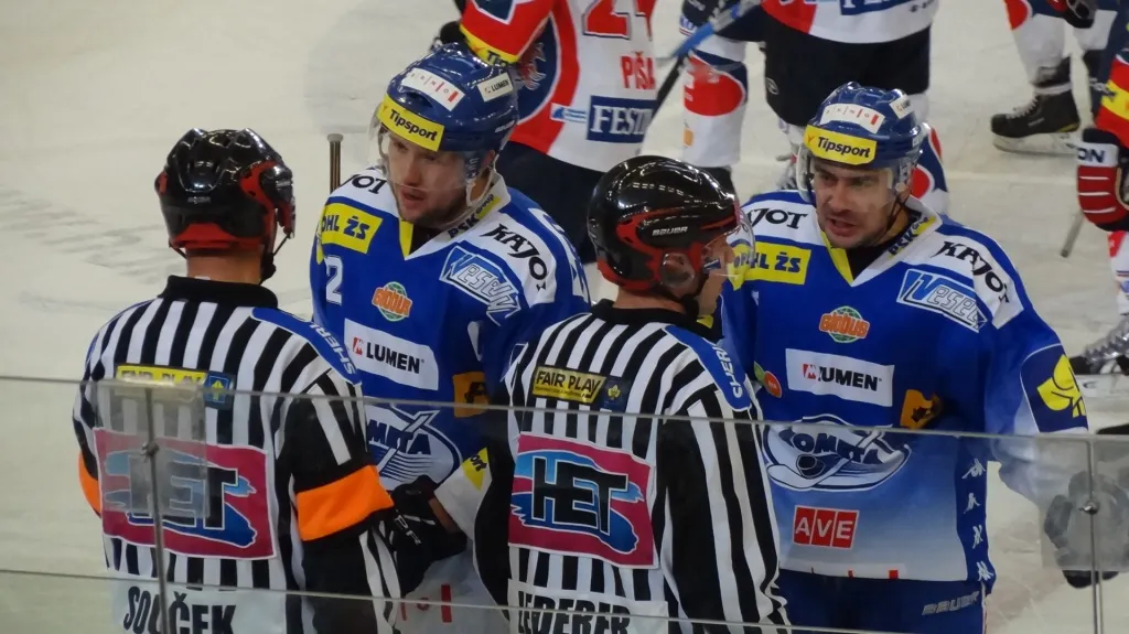 Hráči Komety se na rozhodčí hodně zlobili
