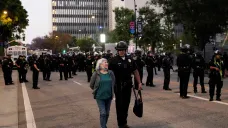 Pokračující protesty proti imigračním kontrolám v Los Angeles
