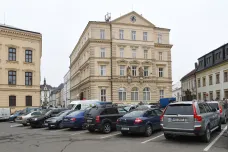 Náměstí Republiky už nemá vypadat jako parkoviště. Olomouc zkouší omezení pro auta