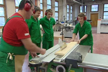 Na odborných školách chybí učitelé. Ředitelé se musí spoléhat na důchodce