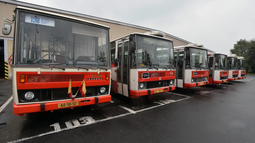Do pražských ulic naposledy vyjely na pravidelné lince 158 autobusy typu Karosa B731
