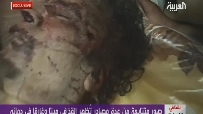 V Misurátě bylo vystaveno Kaddáfího tělo