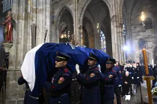 „Této zemi bude chybět.“ S Karlem Schwarzenbergem se ve svatovítské katedrále rozloučila šlechta, diplomaté i politici