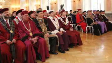 Slavnostní promoce Bohdana Pomahače