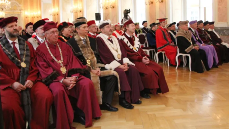 Slavnostní promoce Bohdana Pomahače